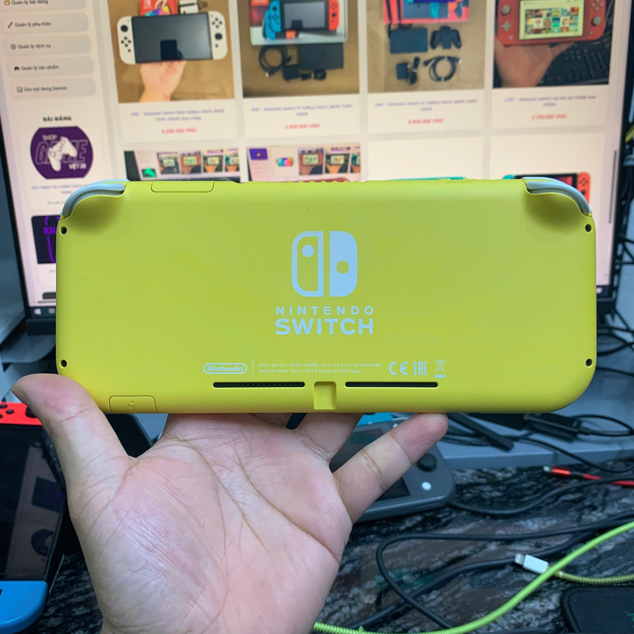 2ND - Nintendo Switch Lite hắc ám 128GB màu VÀNG