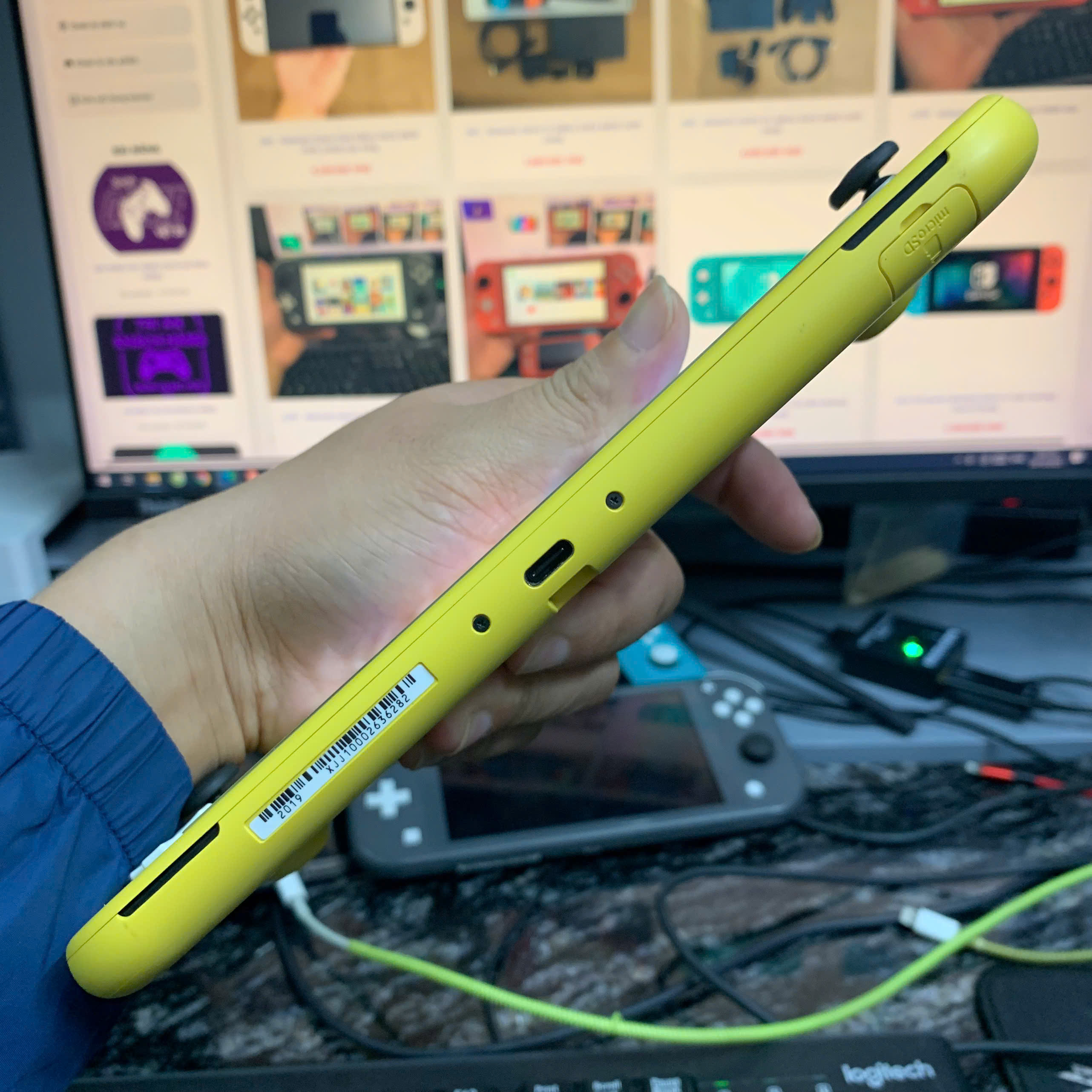 2ND - Nintendo Switch Lite hắc ám 128GB màu VÀNG