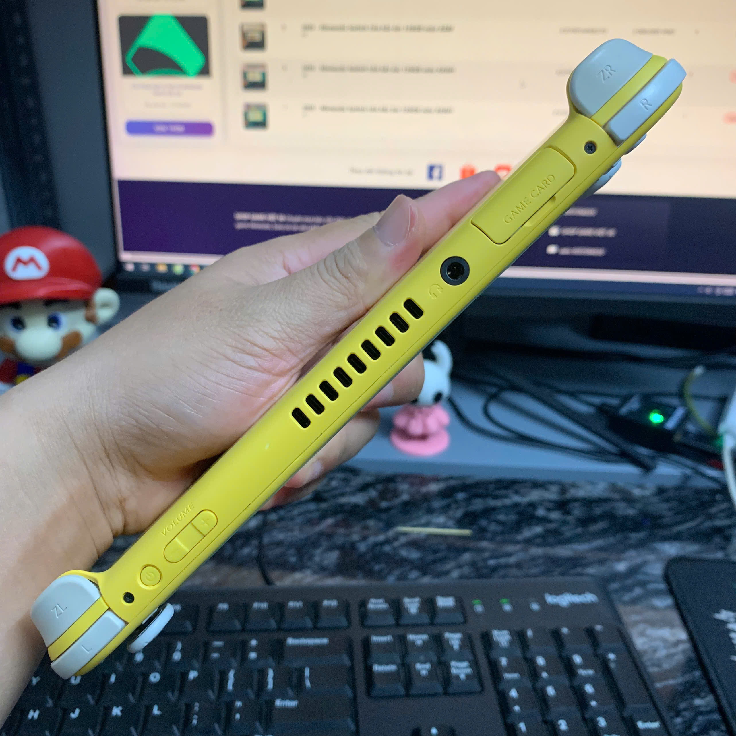 2ND - Nintendo Switch Lite FULLBOX hắc ám 128GB màu VÀNG