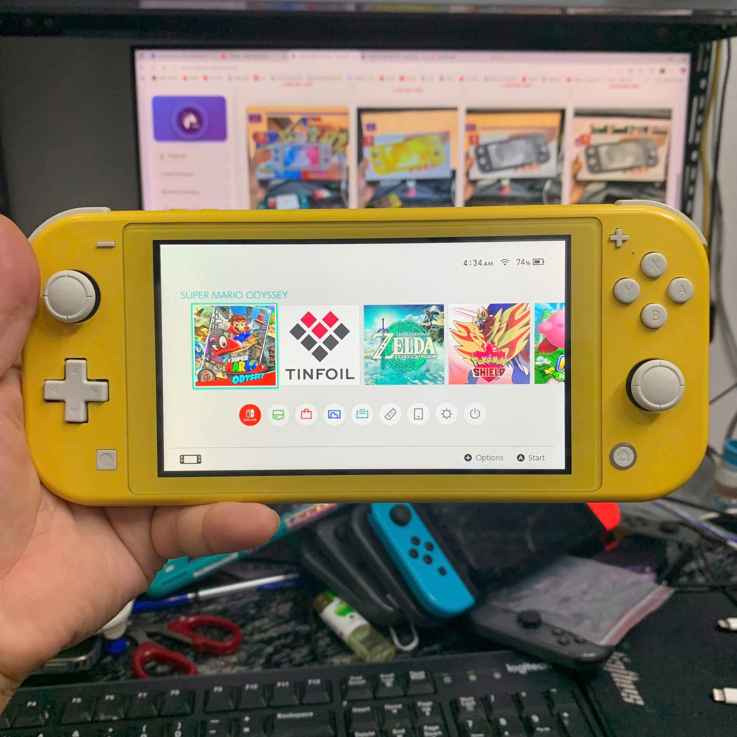LƯỚT - Nintendo Switch Lite hắc ám 128GB màu VÀNG